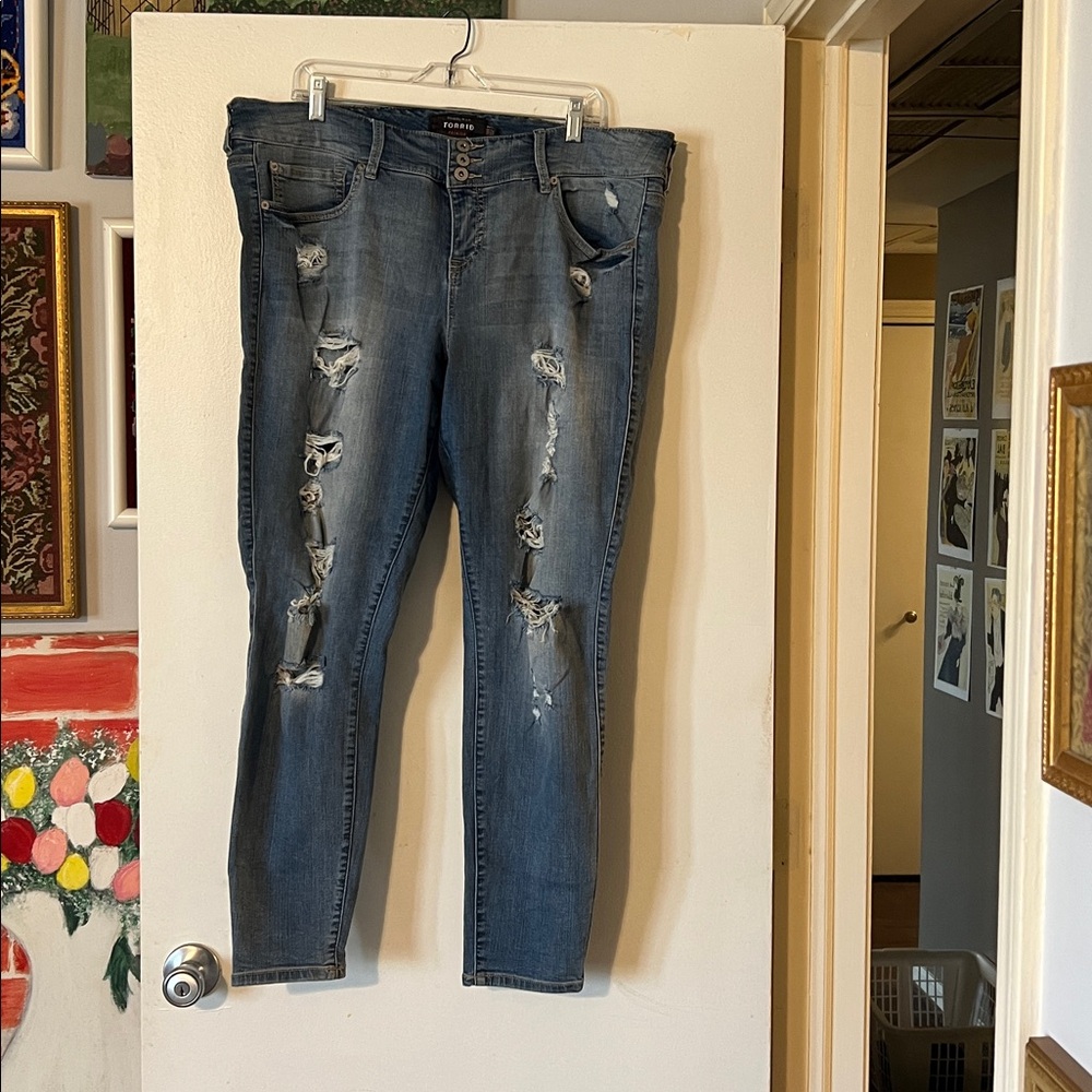 Torrid distressed blue jeans